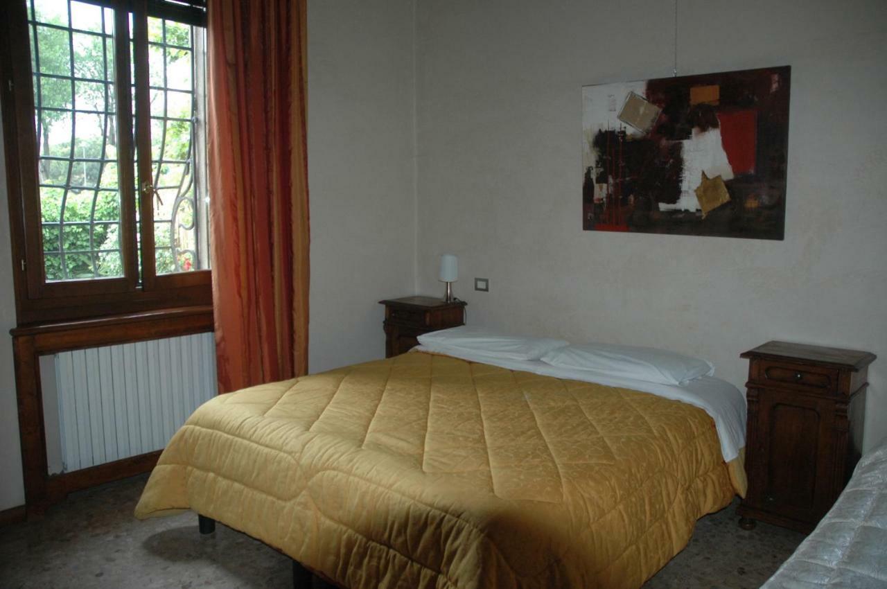 Le Maddalene Bed and Breakfast Verona Camera foto